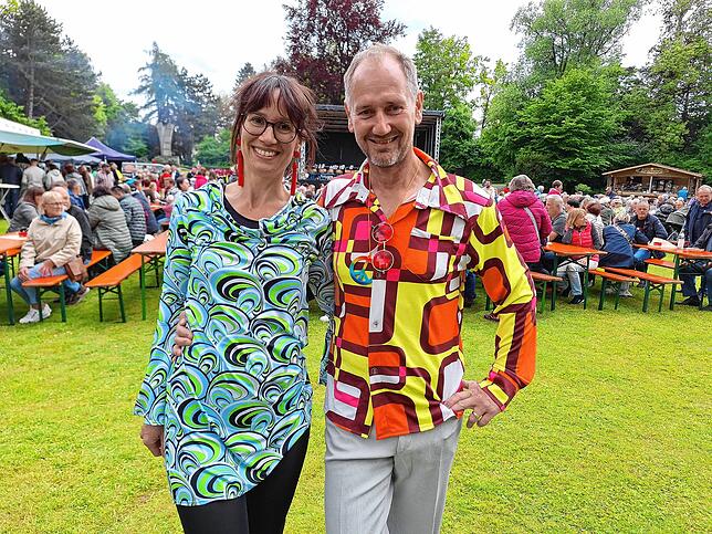 Auch Maren und Christof Teuber nehmen passend gekleidet an der Wette teil.