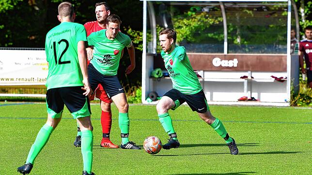 Wichtig im Zentrum: Manuel Ruf (rechts) vom A-Kreisligisten SV Unteralpfen verlor bei einem Unfall vor sieben Jahren seinen linken Arm. ...