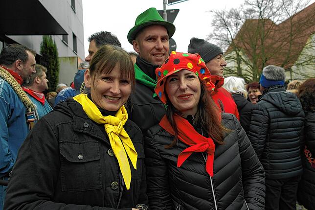 Bild 13: Bilder vom Einschnellen der Narrengesellschaft Hennenschlitter in Immenstaad