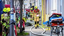 Feuerwehrleute bei einem Einsatz. Viele Wehren in Deutschland sind auf Nachwuchssuche. Foto: Christoph Soeder, dpa