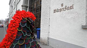 Bald sind Bundestagswahlen – mitten in der Fasnachtszeit. Wer aber in ein Wahllokal im Häs mit Maske oder Larve gehen möchte, der muss ...