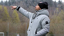 Ertan Tasdemirci, Trainer des VfR Stockach, musste mit ansehen, wie die Gäste aus Konstanz sein Team vor Herausforderungen stellte. ...