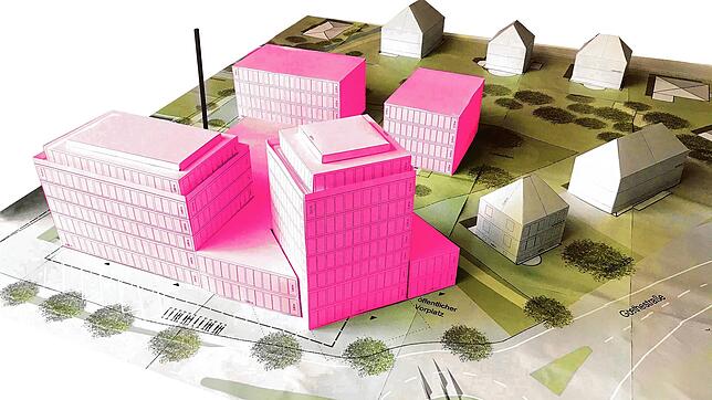 Mit diesem Modell im Maßstab 1 zu 100 will Anlieger Rainer Vollmer die Größenunterschiede zwischen dem geplanten siebenstöckigen Turm ...