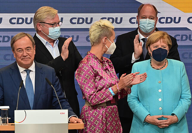 Bundestagswahl - Wahlparty CDU/CSU Armin Laschet nach der Bekanntgabe der ersten Prognosen zum Ausgang der Bundestagswahl auf der Wahlparty der Union im ...
