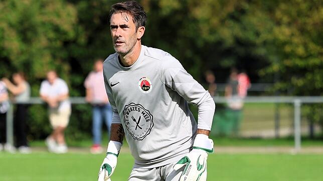 Christian Mendes hält mit seinen 52 Jahren beim Türk. SV Singen den Kasten sauber. Die Hohentwieler haben mit 24 Gegentoren die ...