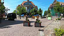 Zwei Klötze mit Konfliktpotenzial. Die neue Straßenführung stößt gerade in Sachen Lieferverkehr nicht auf Begeisterung.