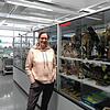 Sinje Schulz in der Biologiesammlung des Friedrich-Hecker Gymnasiums.