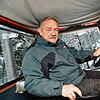 Hartmut Haas, hier im November 2022 in der Pistenraupe zum Präparieren des Hangs, hört nach dieser Saison als Betreiber des ...