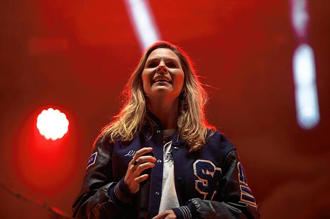 Bild 38: Campus Festival 2024 - Bilder von Juli, Juju und ihren Fans