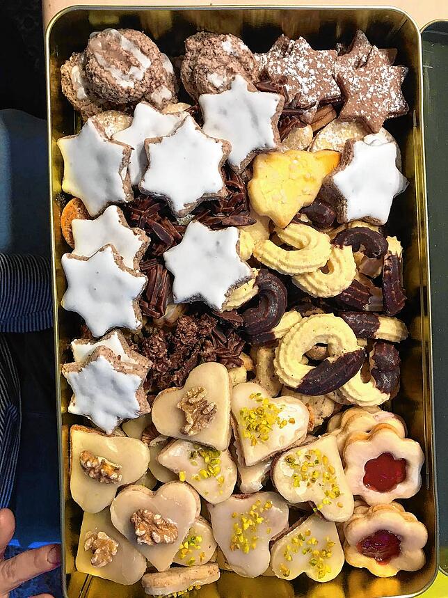 Mindestens zehn unterschiedliche Sorten müssen es für die Weihnachtsbäckerin Claudia Laufer schon sein.