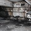 Wohl am heftigsten haben die Flammen im Parkhaus am See an dieser Stelle gewütet. Norbert Schültke vom Stadtwerk am See zeigt die ...