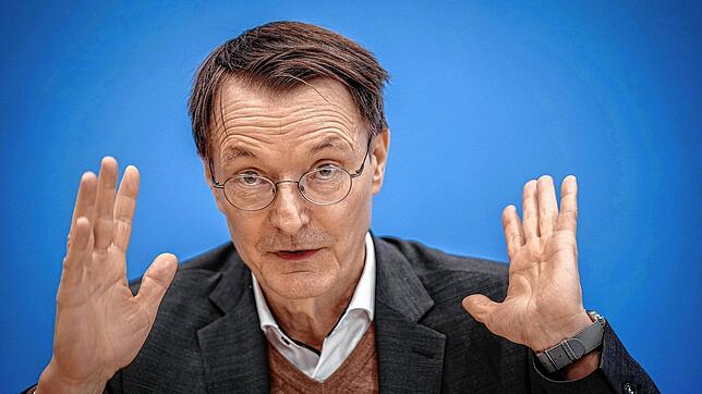&bdquo;Ich mache nichts stakkatohaft&ldquo;: Bundesgesundheitsminister Karl Lauterbach will das deutsche Gesundheitssystem mit ...