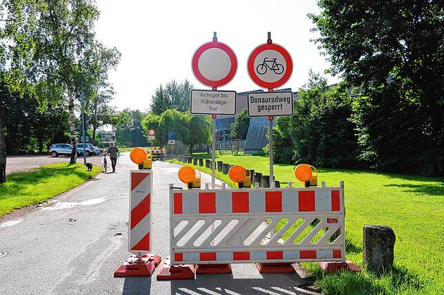 Die alte Strecke auf dem Donauradweg ist gesperrt, doch die Umleitung wird nicht immer genutzt.