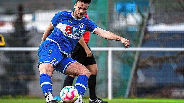 Schwere Aufgabe: Dominik Flum und der FC Erzingen haben am Samstag den FSV Rheinfelden im Bezirks-Derby zu Gast.