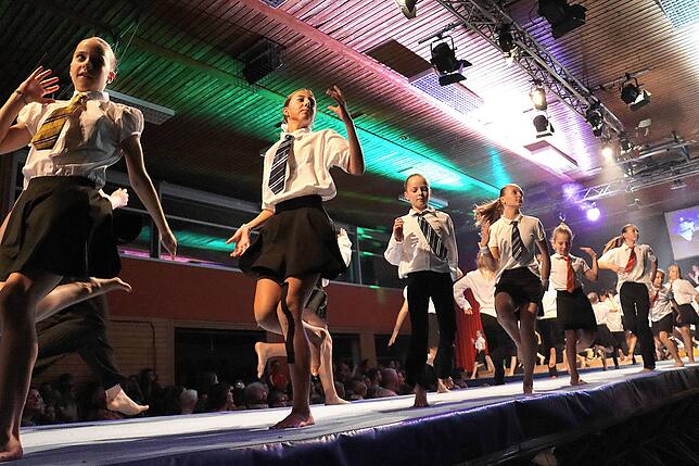 Bild 14: Bilder von der Turngala in Güttingen