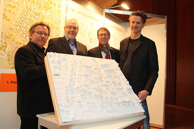 Architekt Manfred Piribauer, Siedlungswerk-Geschäftsführer Norbert Tobisch, Baubürgermeister Stefan Köhler und K9-Inhaber Wolfgang ...