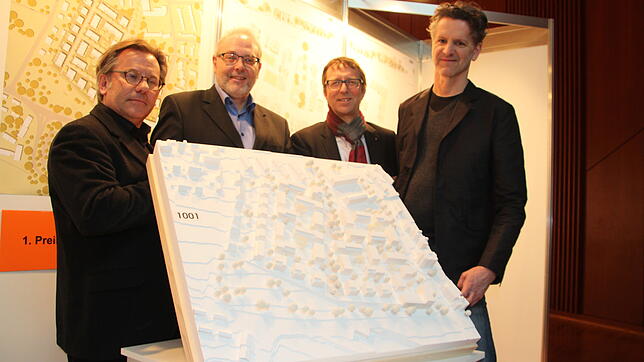 Architekt Manfred Piribauer, Siedlungswerk-Geschäftsführer Norbert Tobisch, Baubürgermeister Stefan Köhler und K9-Inhaber Wolfgang ...