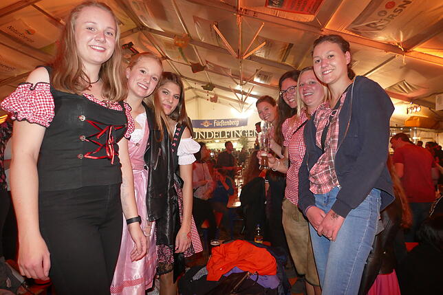 Bild 11: Am Brass-Abend bebt das Mundelfinger Festzelt
