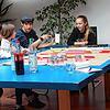 Das Konzeptteam überlegt, auf welchen Kanälen sie die Jugendlichen erreichen (von links) Hasret Cicek, Lena Haas, Aaron Okon, Linda ...