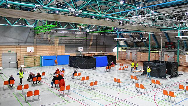 So sah es beim Gemeindeimpftag Ende April in der Jahnhalle aus. Am 26. Juli findet ein weiterer Impftag für Erstimpfungen statt.