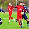 Bereicherung im Mittelfeld: Tammo Heinzler (Mitte) spielt seit Herbst für den FC Tiengen 08. Der 28-Jährige kam aus privaten Gründen an ...