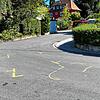 Die Autofahrerin wollte vom Damaschkeweg (im Bild hinten) nach links auf den Egelseeweg abbiegen. Am Montag waren die Unfallmarkierungen ...