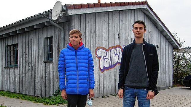 Der 16-jährige Luca Barreca (rechts) ist als Voritzender des Allensbacher Jugendbeirats wiedergewählt worden. Neu im Vorstand sind die ...