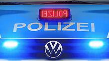 Ein 26-jähriger Mann steht unter Verdacht, für mehrere Straftaten verantwortlich zu sein. Wie die Polizei mitteilt, wurde er bei einem ...