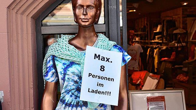 Je nach Ladengröße dürfen nur eine bestimmte Anzahl an Kunden zur gleichen Zeit das Geschäft betreten.