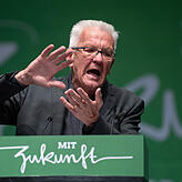 Gründungsmitglied der Südwest-Grünen 1979: Winfried Kretschmann, seit 2011 Ministerpräsident von Baden-Württemberg, spricht während des ...