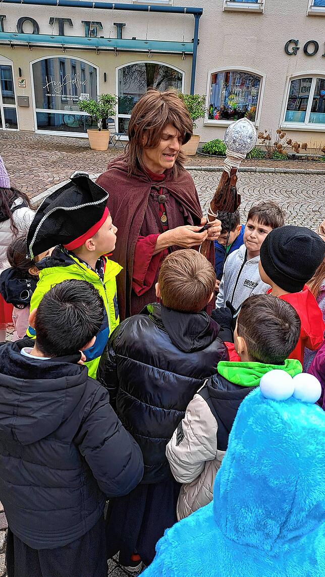 Bild 15: Fasnacht-Bilder aus Bad Säckingen: Wiiber treiben ihr Unwesen am schmutzigen Donnerstag – jetzt ansehen!