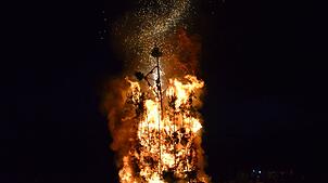 Bild : Markdorfer Funkenfeuer: So läuft der Aufbau – erste Eindrücke in Bildern