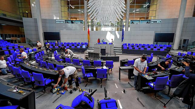 Demnächst wird wieder umgebaut: Zuletzt brauchte es immer mehr Stühle, weil der Bundestag wegen der steigenden Zahl von Überhangs- und ...