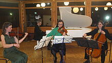 Das Ensemble Côté Jardin mit Miriam Klüglich an der Violine, Mareike Peissner an der Bratsche, Hanna Hesse am Cello und Harald Sinot am ...