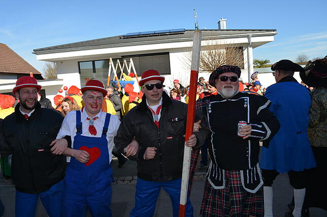 Bild 9: Bilder vom Narrenbaumsetzen in Leimbach