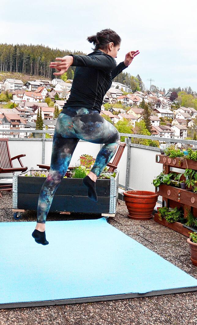 Bei den neuen Kursen von Übungsleitern wie Zoe Kern (Bild) und Oberturnwart Hansjörg Faller können Sportbegeisterte daheim mitmachen.