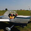 Hermann Kramer und sein Sohn Werner auf dem Flugplatz in Hütten im Herbst 2019. Auch im hohen Alter ist Hermann Kramer ein Flieger aus ...