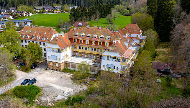 Das Haus Hohenbaden in Bad Dürrheim – hier im Mai 2019 – ist seit langem verlassen. Hunderte Verschickungskinder waren hier ...