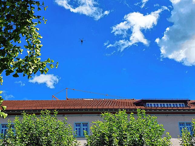 Minutenlang schwebte der Hubschrauber über dem Waldshuter Kornhaus.