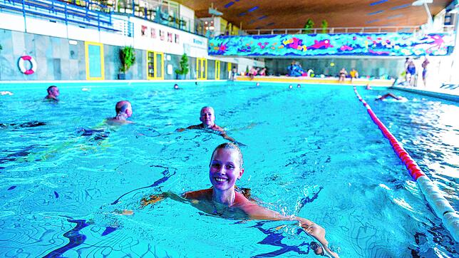 Im Villinger Hallenbad lässt&lsquo;s sich gut schwimmen. Doch die Technik ist in die Jahre gekommen. Die Stadtwerke wollen daher in ...