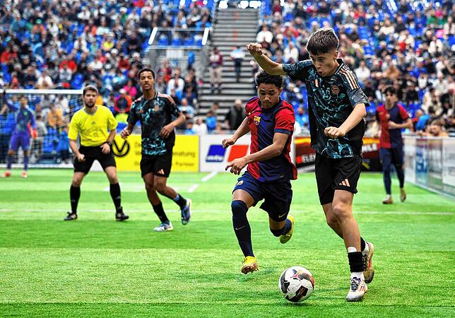 Bild 14: Fußball-Nachwuchsstars in Friedrichshafen! Unsere große Bildergalerie vom MTU-Cup!