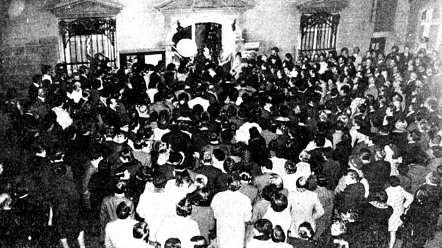 So ein großer Auflauf herrschte 1969 vor dem damaligen Rathaus in der Hauptstraße in Stockach, als Franz Ziwey als neuer Bürgermeister ...