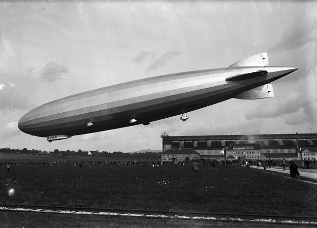 Er sollte Furore machen: LZ 126 im Jahr 1924 auf dem Flugfeld in Friedrichshafen-Löwental vor seiner Fahrt über den Atlantik. Als ...