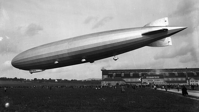 Er sollte Furore machen: LZ 126 im Jahr 1924 auf dem Flugfeld in Friedrichshafen-Löwental vor seiner Fahrt über den Atlantik. Als ...