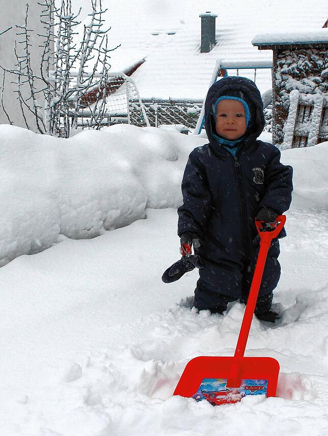 Bild 5: Schneefall in Pfullendorf: Es hört gar nicht mehr auf