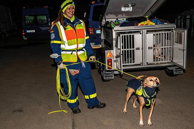 Anja Koch und ihre Mischlingshündin Laika helfen, wenn Menschen vermisst werden. Für die Einsätze wird regelmäßig trainiert.