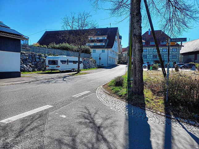 An dieser Stelle wünschen sich die Eltern eine Querungshilfe und Tempo 30: Links ist die Ahauser Straße, rechts die Einmündung ...