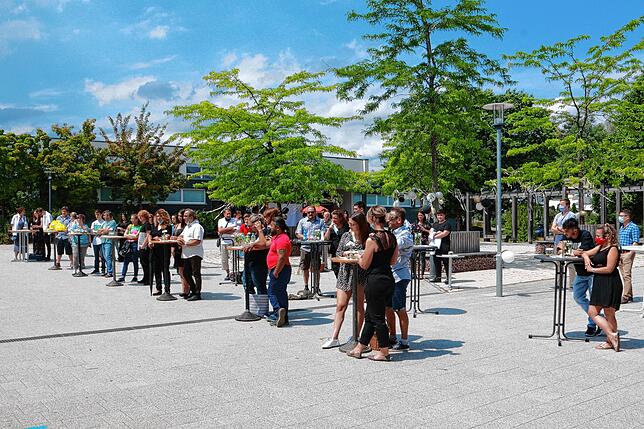 Bild 1: Abschlussfeier in drei Akten auf dem Campus der Gemeinschaftsschule Mönchweiler &ndash; in Bildern