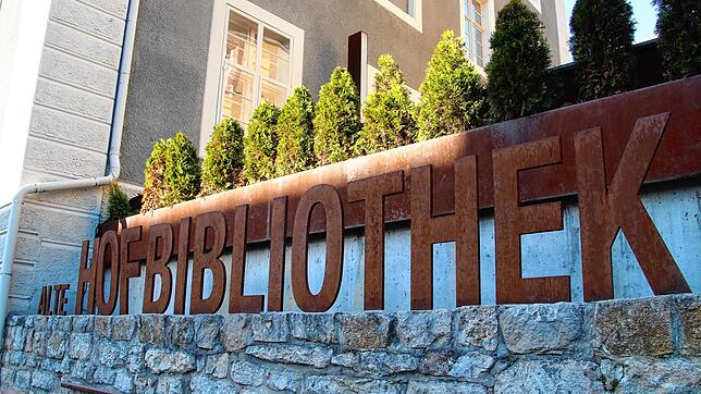 Die &bdquo;Alte Hofbibliothek&ldquo; an der Haldenstraße ist ein beliebter Veranstaltungsort. Zwar hört Gründerin und Geschäftsführerin ...