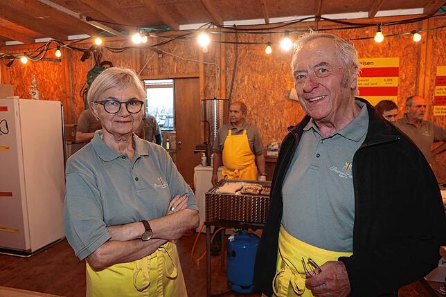 Bild 33: Ein Prosit der Gemütlichkeit! Fotos vom zweiten Abend beim Reichenauer Weinfest 2025